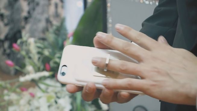 Traumhochzeit: Mann heiratet sein Smartphone